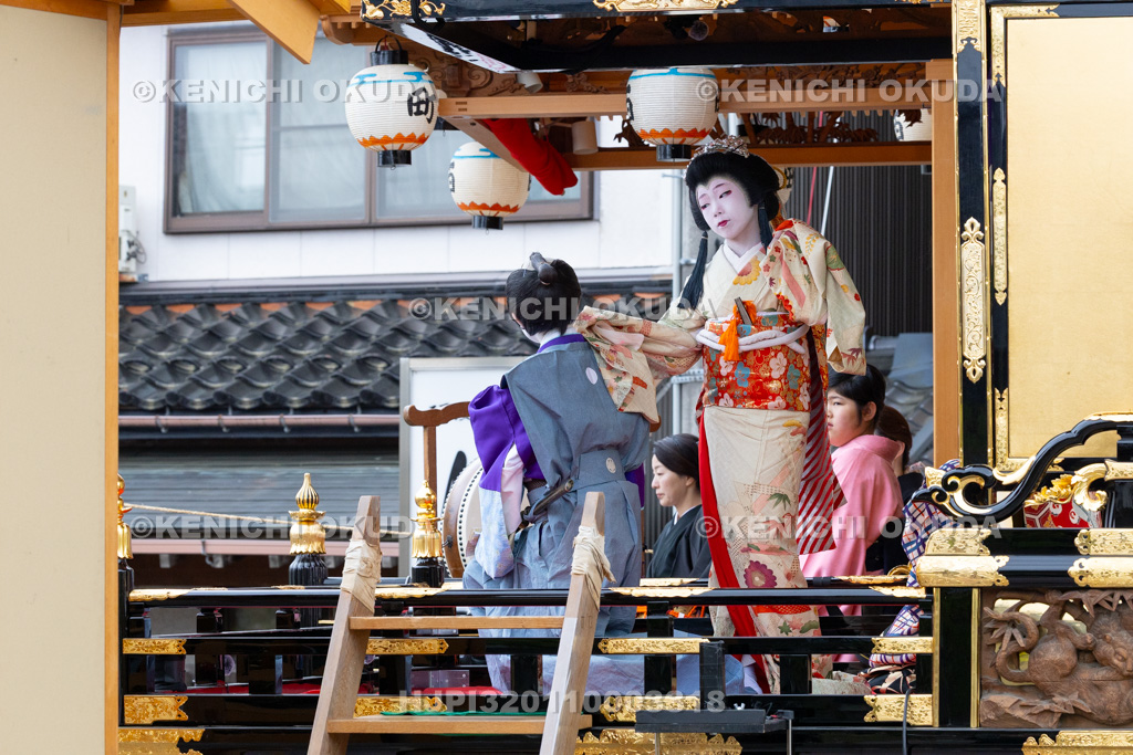 富山県 出町子供歌舞伎曳山祭 西町・島倉屋菓子舗前 戎詣恋釣針「釣女」
