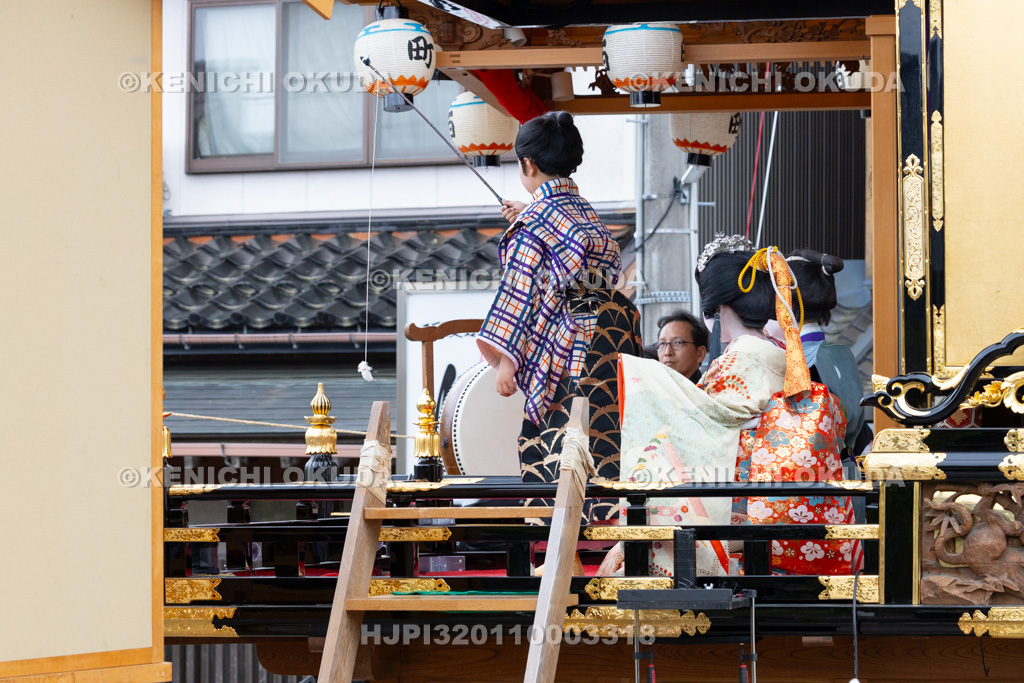 富山県　出町子供歌舞伎曳山祭　西町・島倉屋菓子舗前　戎詣恋釣針「釣女」