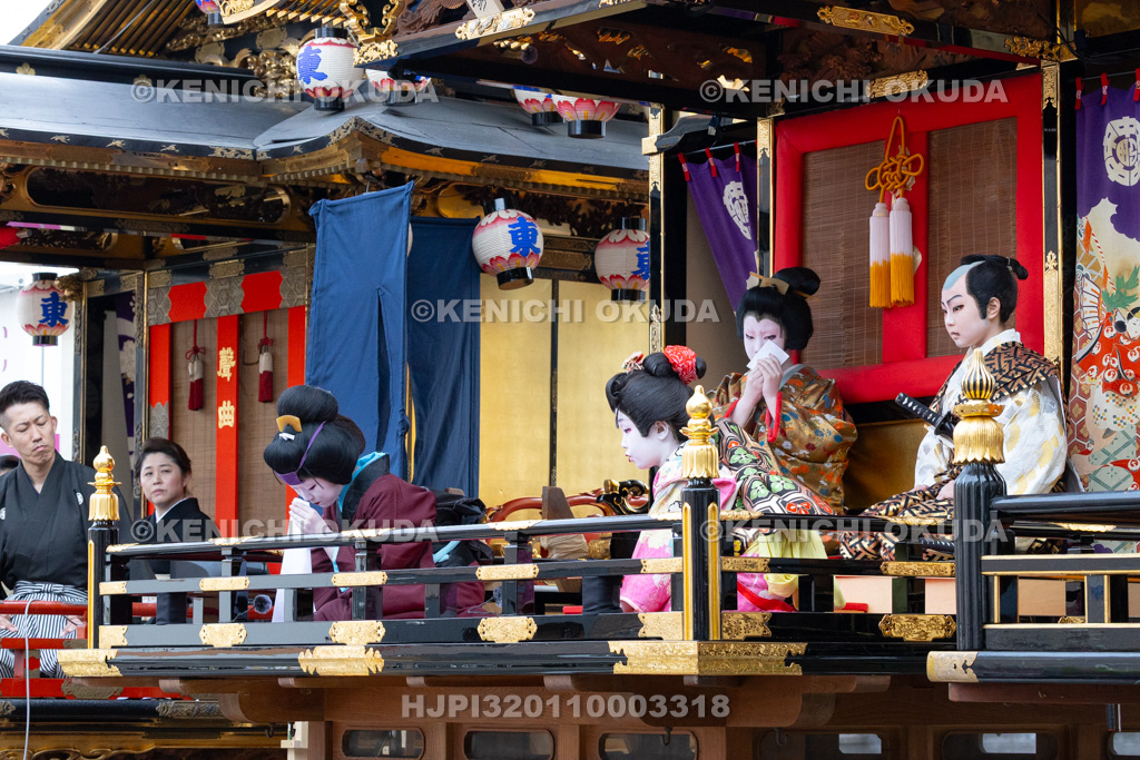 富山県　出町子供歌舞伎曳山祭　旧若鶴酒舗前（三町揃い）　御所桜堀川夜討「弁慶上使の場」