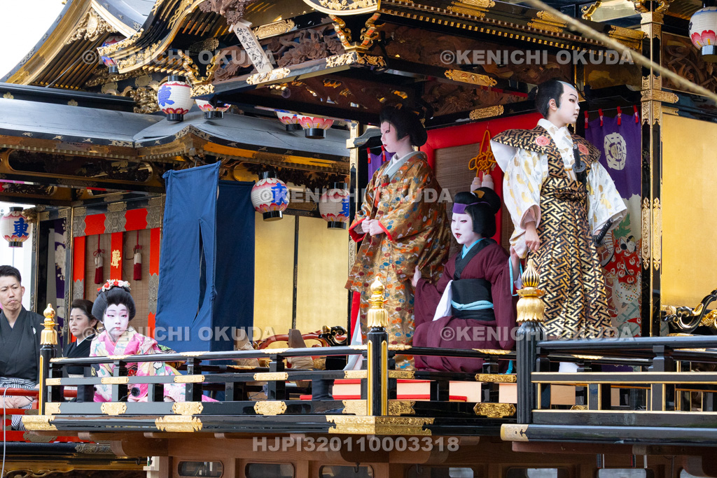 富山県 出町子供歌舞伎曳山祭 旧若鶴酒舗前(三町揃い) 御所桜堀川夜討「弁慶上使の場」