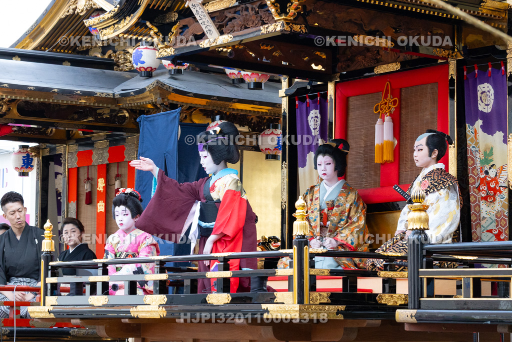 富山県 出町子供歌舞伎曳山祭 旧若鶴酒舗前(三町揃い) 御所桜堀川夜討「弁慶上使の場」