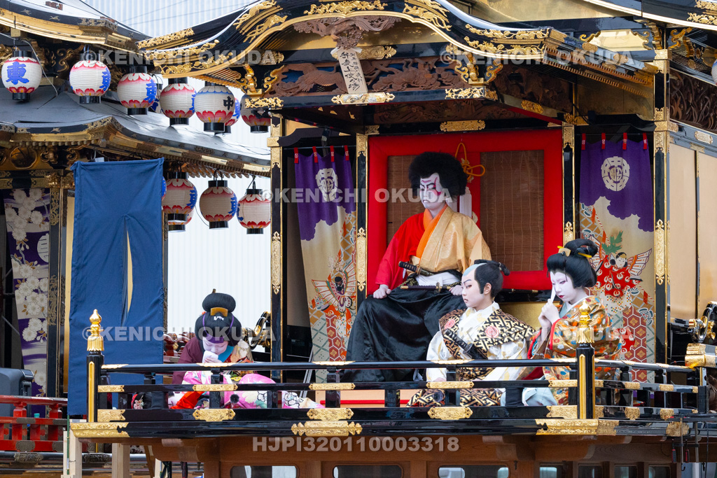 富山県 出町子供歌舞伎曳山祭 旧若鶴酒舗前(三町揃い) 御所桜堀川夜討「弁慶上使の場」