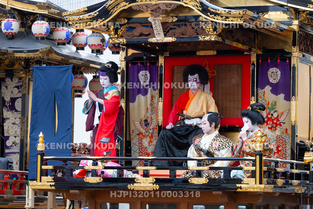 富山県 出町子供歌舞伎曳山祭 旧若鶴酒舗前(三町揃い) 御所桜堀川夜討「弁慶上使の場」
