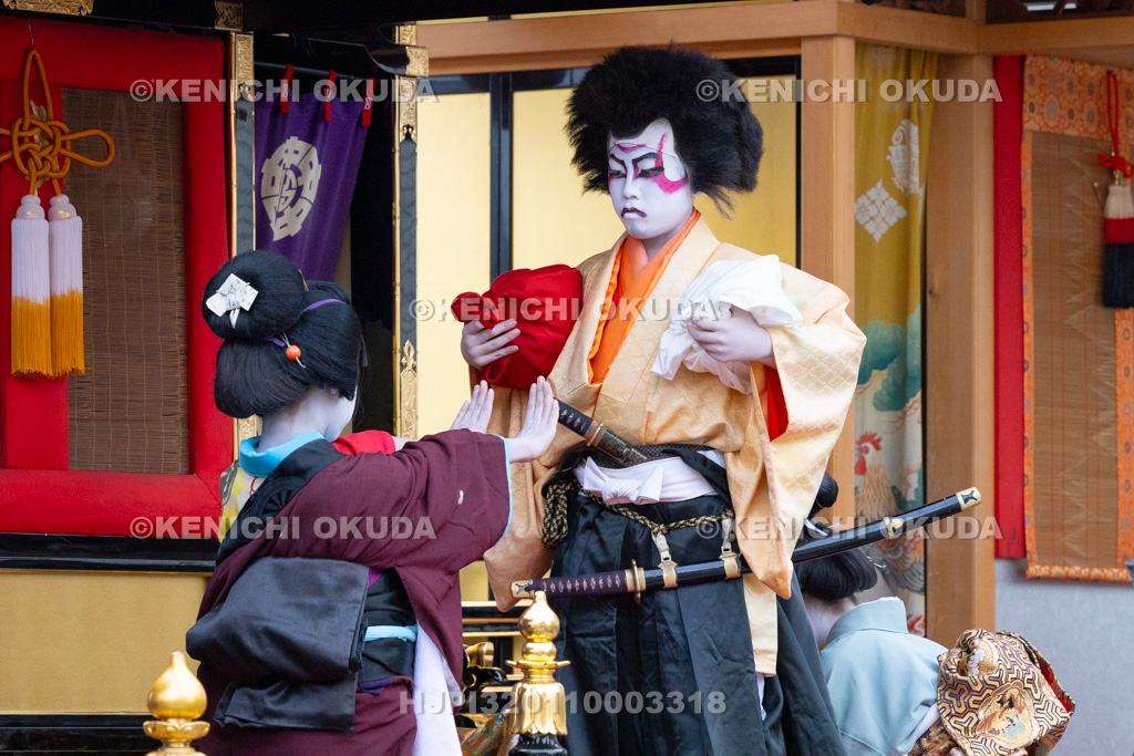 富山県　出町子供歌舞伎曳山祭　旧若鶴酒舗前（三町揃い）　御所桜堀川夜討「弁慶上使の場」