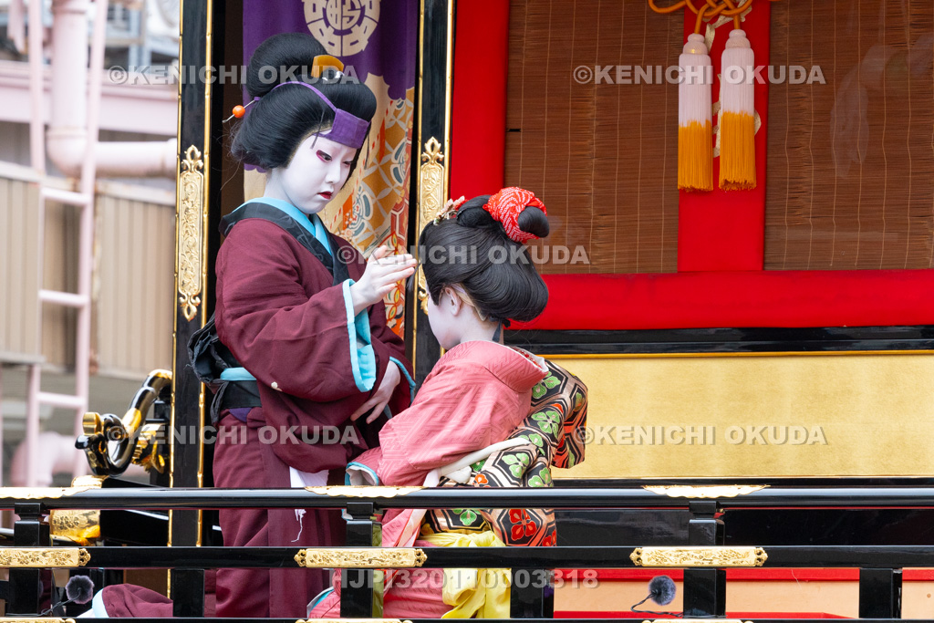 富山県　出町子供歌舞伎曳山祭　旧鷹屋靴店前　御所桜堀川夜討「弁慶上使の場」