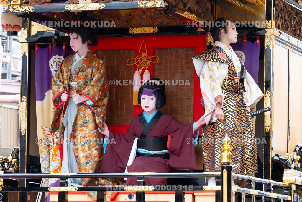 富山県　出町子供歌舞伎曳山祭　旧鷹屋靴店前　御所桜堀川夜討「弁慶上使の場」