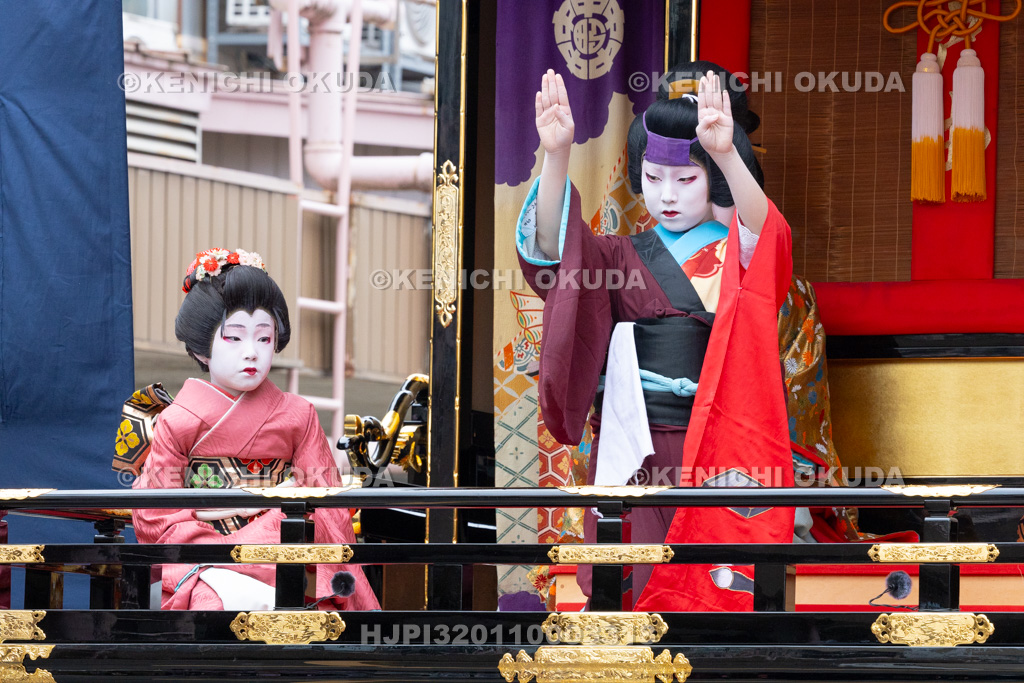 富山県　出町子供歌舞伎曳山祭　旧鷹屋靴店前　御所桜堀川夜討「弁慶上使の場」
