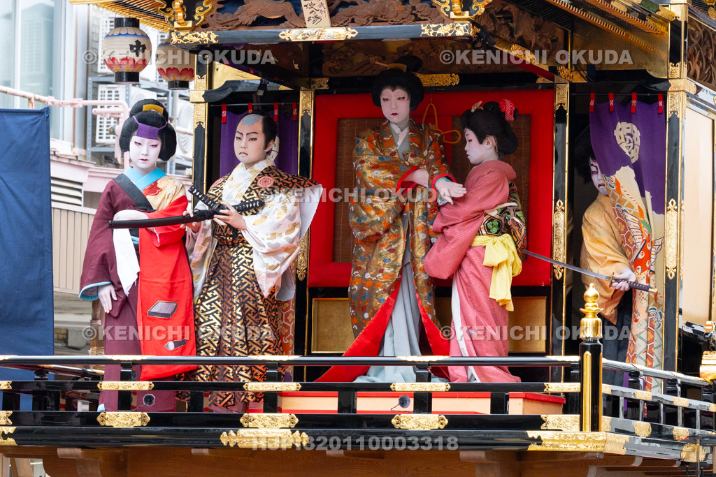 富山県　出町子供歌舞伎曳山祭　旧鷹屋靴店前　御所桜堀川夜討「弁慶上使の場」
