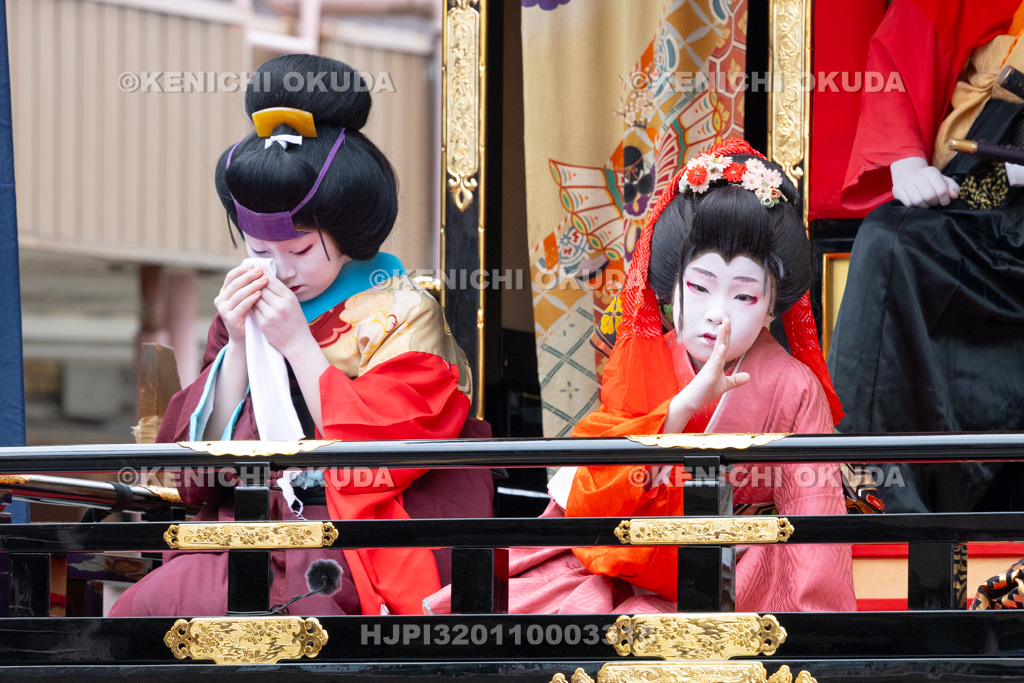 富山県　出町子供歌舞伎曳山祭　旧鷹屋靴店前　御所桜堀川夜討「弁慶上使の場」