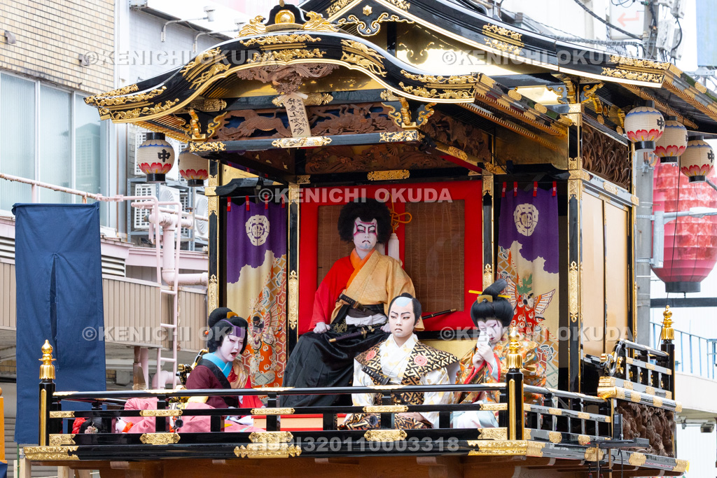 富山県　出町子供歌舞伎曳山祭　旧鷹屋靴店前　御所桜堀川夜討「弁慶上使の場」