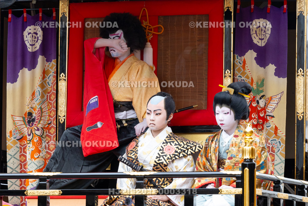 富山県　出町子供歌舞伎曳山祭　旧鷹屋靴店前　御所桜堀川夜討「弁慶上使の場」