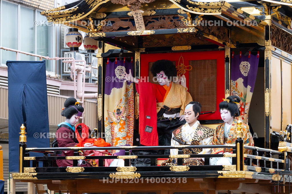 富山県　出町子供歌舞伎曳山祭　旧鷹屋靴店前　御所桜堀川夜討「弁慶上使の場」