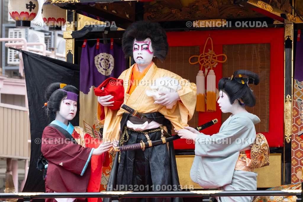 富山県 出町子供歌舞伎曳山祭 旧鷹屋靴店前 御所桜堀川夜討「弁慶上使の場」