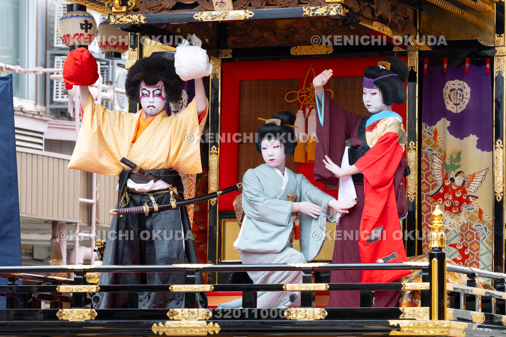 富山県 出町子供歌舞伎曳山祭 旧鷹屋靴店前 御所桜堀川夜討「弁慶上使の場」