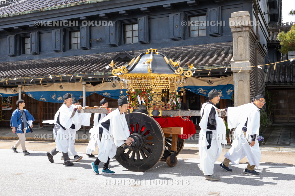 富山県 高岡御車山祭 神輿渡御