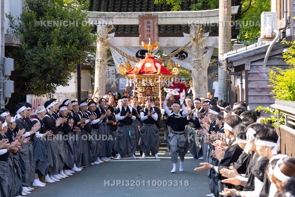 石川県　美川おかえり祭り　神幸祭　神輿と青年団
