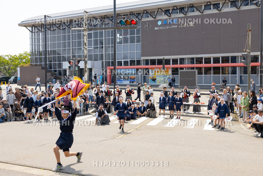 石川県　美川おかえり祭り　神幸祭　旗手とラッパ手