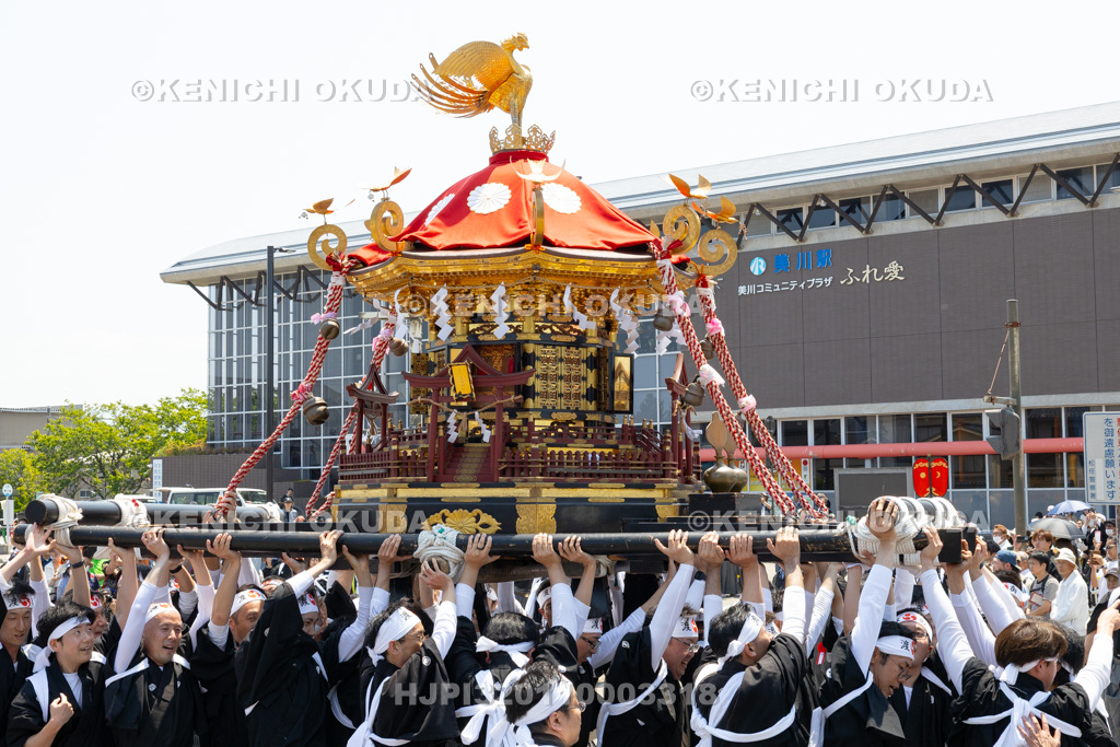 石川県　美川おかえり祭り　神幸祭　美川駅前の乱舞