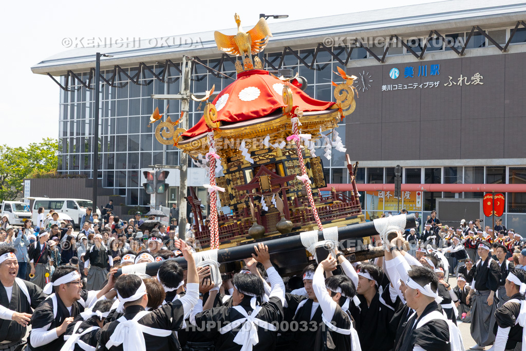 石川県　美川おかえり祭り　神幸祭　美川駅前の乱舞