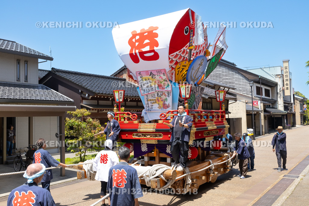 富山県　岩瀬曳山車祭　練り歩き（港町）