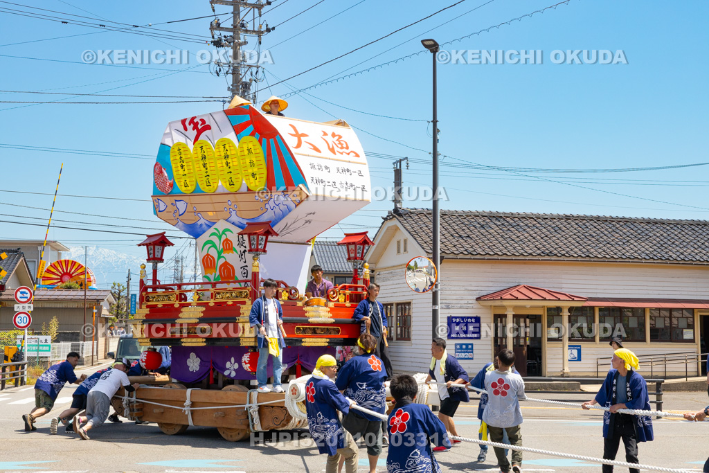 富山県　岩瀬曳山車祭　練り歩き（浜町）