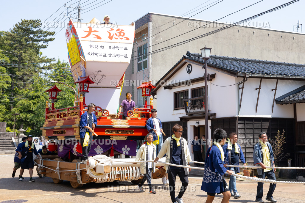富山県 岩瀬曳山車祭 練り歩き(浜町)