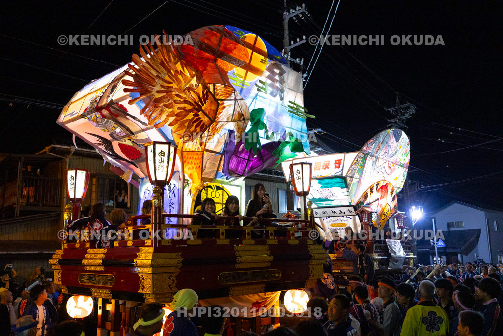 富山県　岩瀬曳山車祭　曳き合い（白山町・福来町）