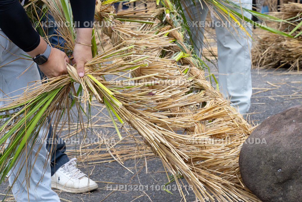 兵庫県　但馬久谷の菖蒲綱引き　綱作り
