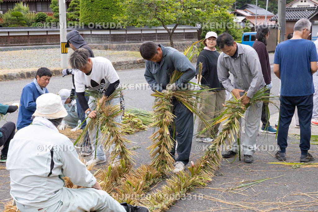 兵庫県　但馬久谷の菖蒲綱引き　綱作り