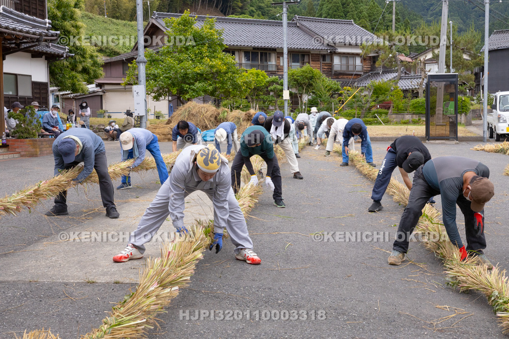 兵庫県 但馬久谷の菖蒲綱引き 綱作り