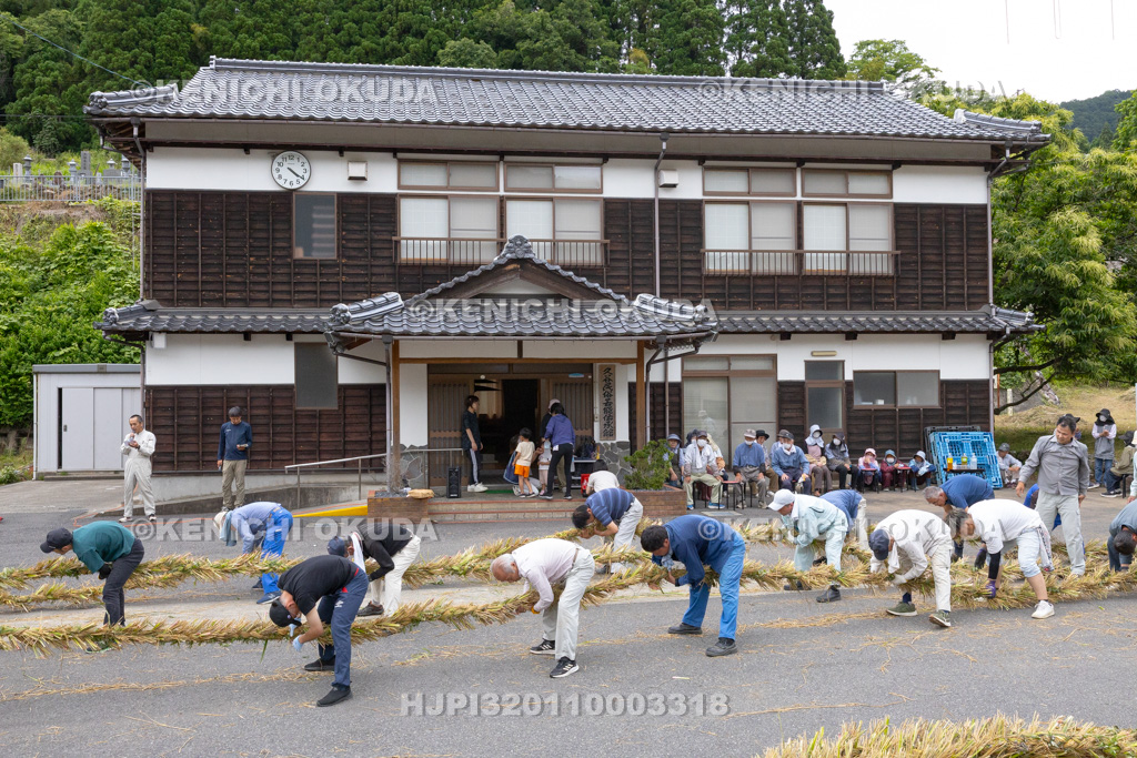 兵庫県 但馬久谷の菖蒲綱引き 綱作り