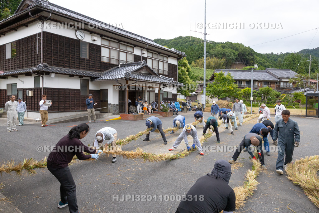 兵庫県 但馬久谷の菖蒲綱引き 綱作り