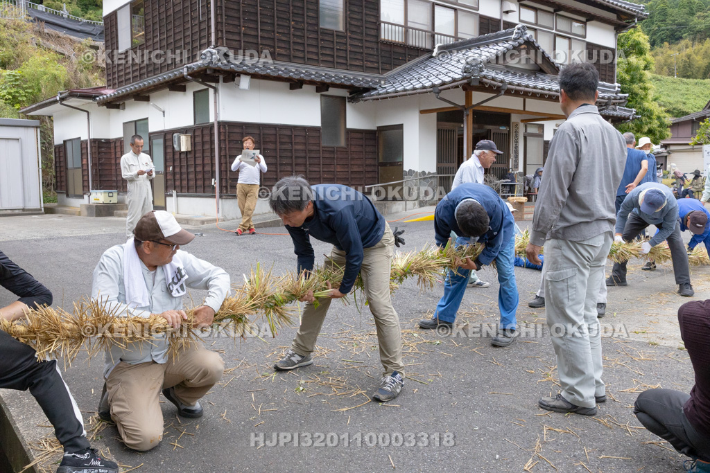 兵庫県 但馬久谷の菖蒲綱引き 綱作り