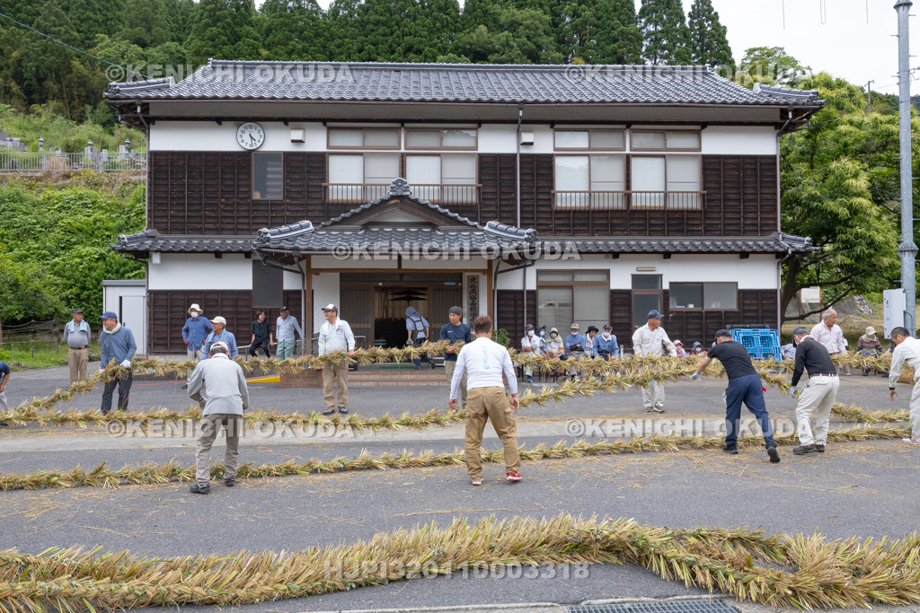 兵庫県 但馬久谷の菖蒲綱引き 綱編み