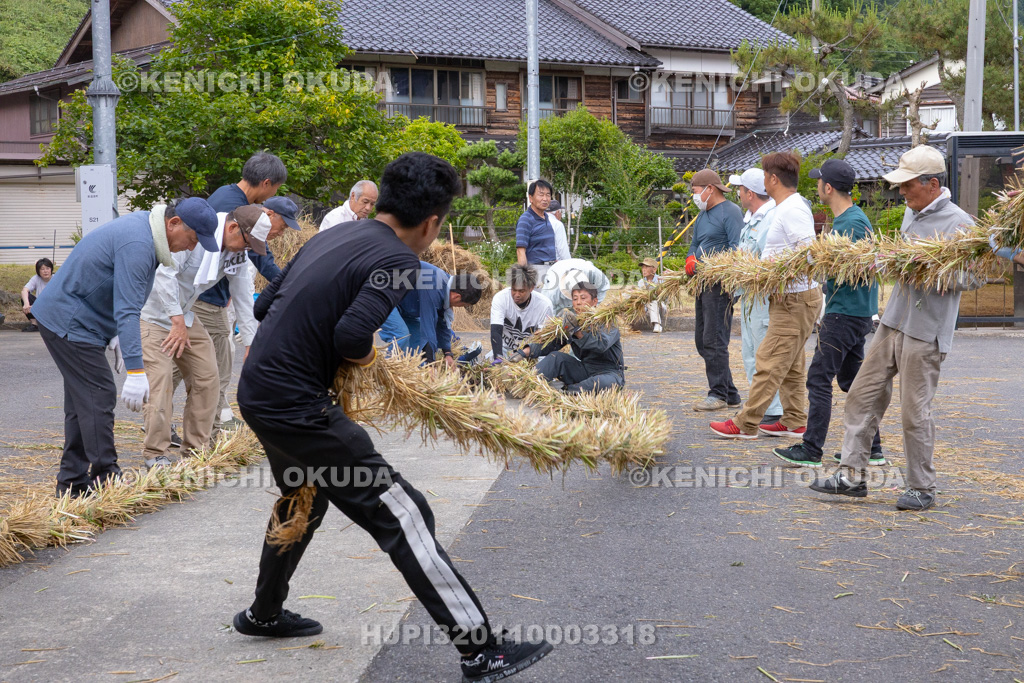兵庫県 但馬久谷の菖蒲綱引き 綱編み