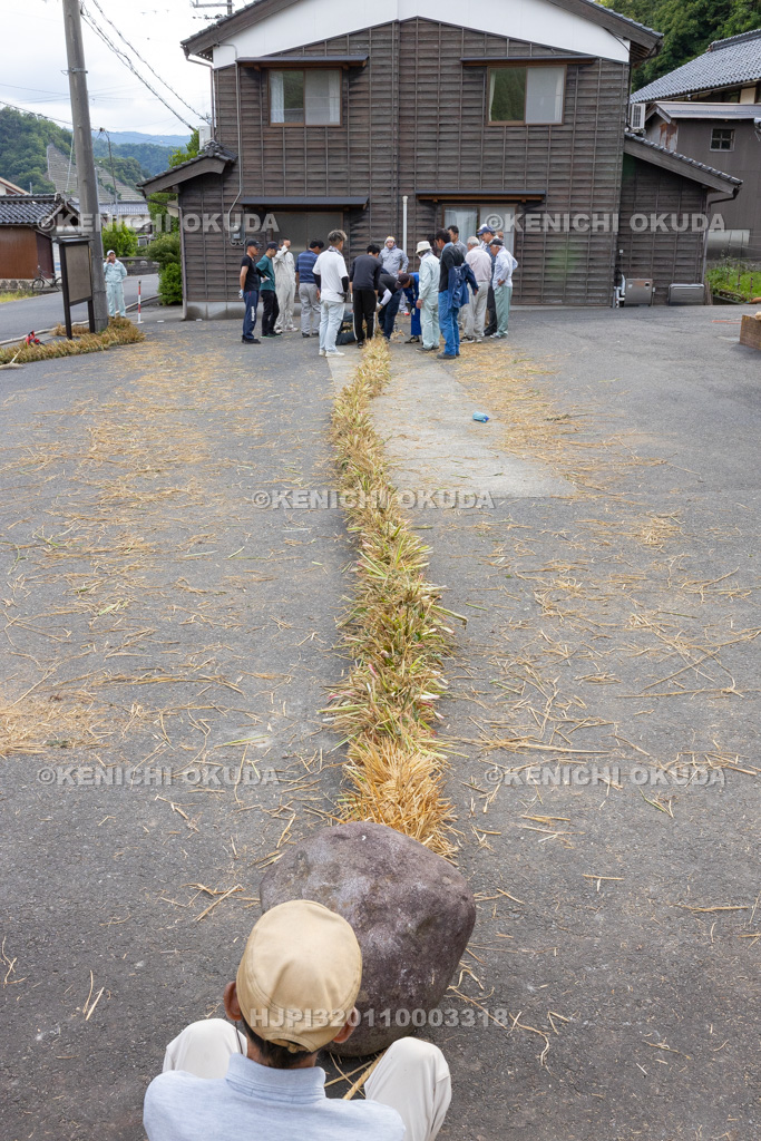 兵庫県 但馬久谷の菖蒲綱引き 綱編み