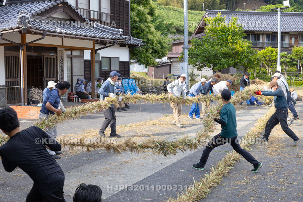 兵庫県 但馬久谷の菖蒲綱引き 綱編み