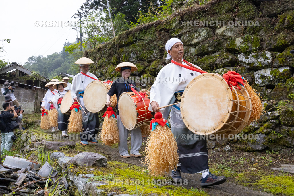 高知県　椿山虫送り・太鼓踊り　地区内回り