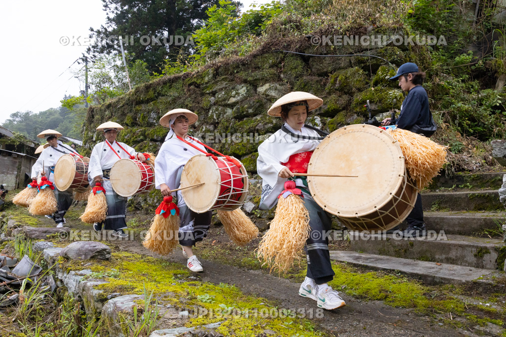 高知県　椿山虫送り・太鼓踊り　地区内回り