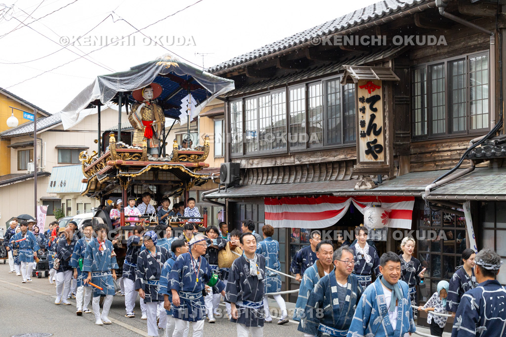 新潟県　村上大祭　宵祭り　おしゃぎり巡行（十番・小国町）