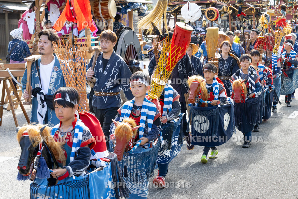 新潟県　村上大祭　本祭り　神輿渡御　荒馬
