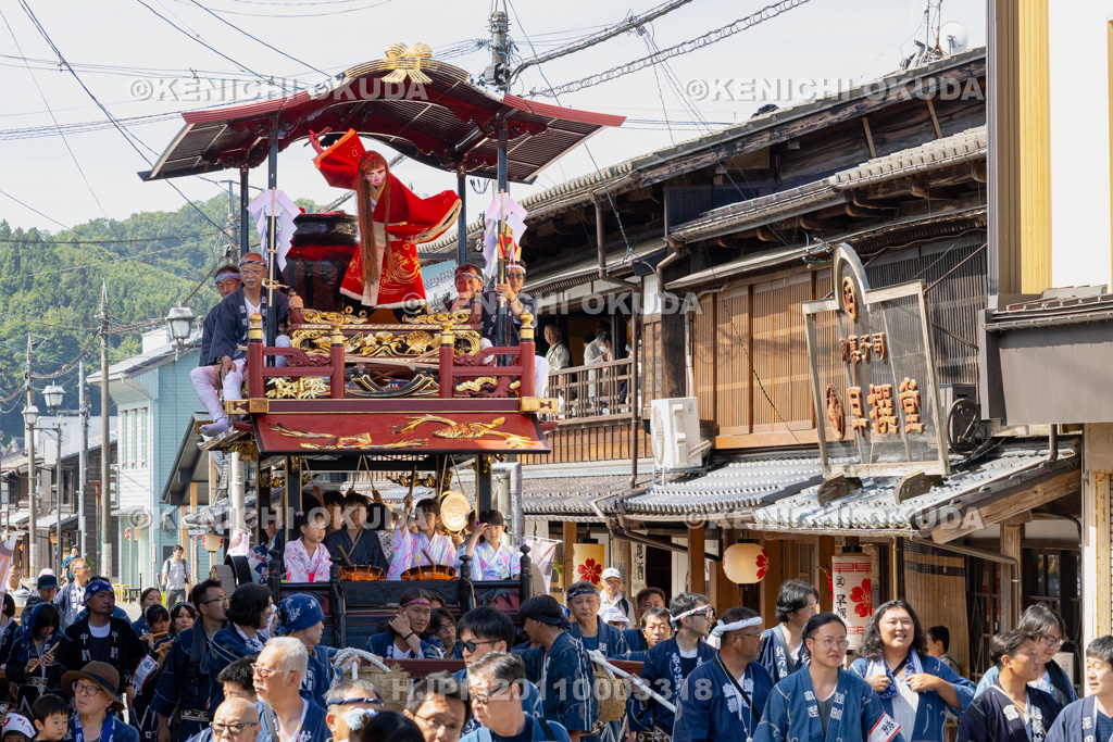 新潟県　村上大祭　本祭り　おしゃぎり巡行（六番・塩町）