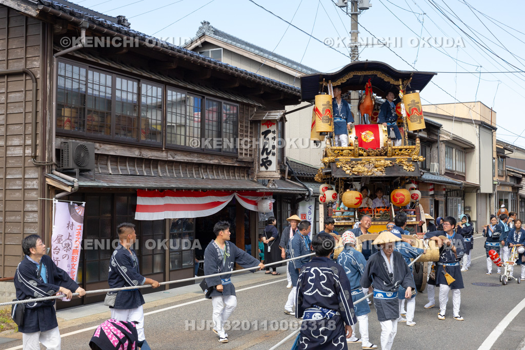 新潟県 村上大祭 本祭り おしゃぎり巡行(二番・大町)