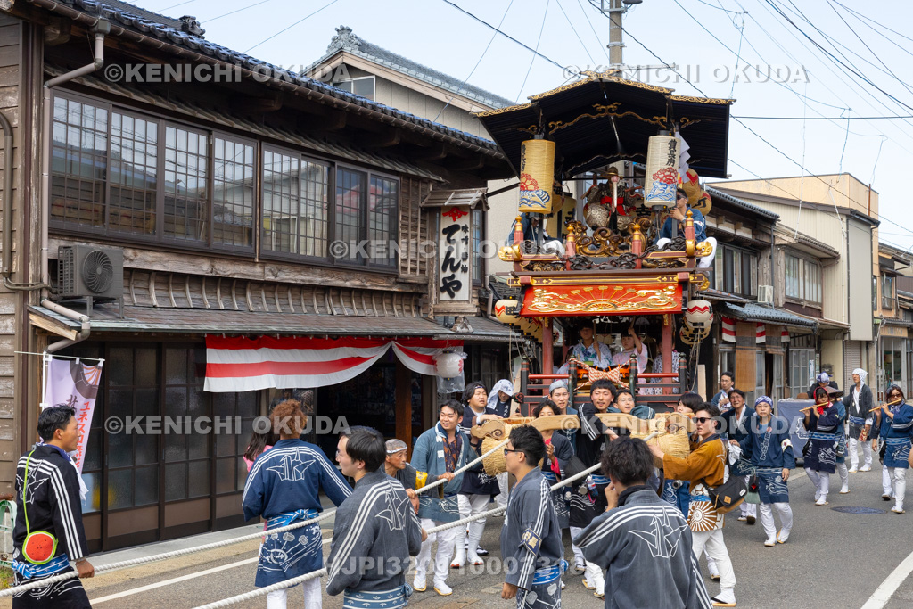 新潟県 村上大祭 本祭り おしゃぎり巡行(三番・寺町)