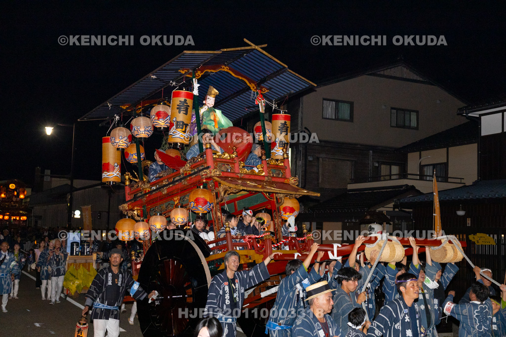 新潟県　村上大祭　本祭り　おしゃぎり巡行（十二番・肴町）