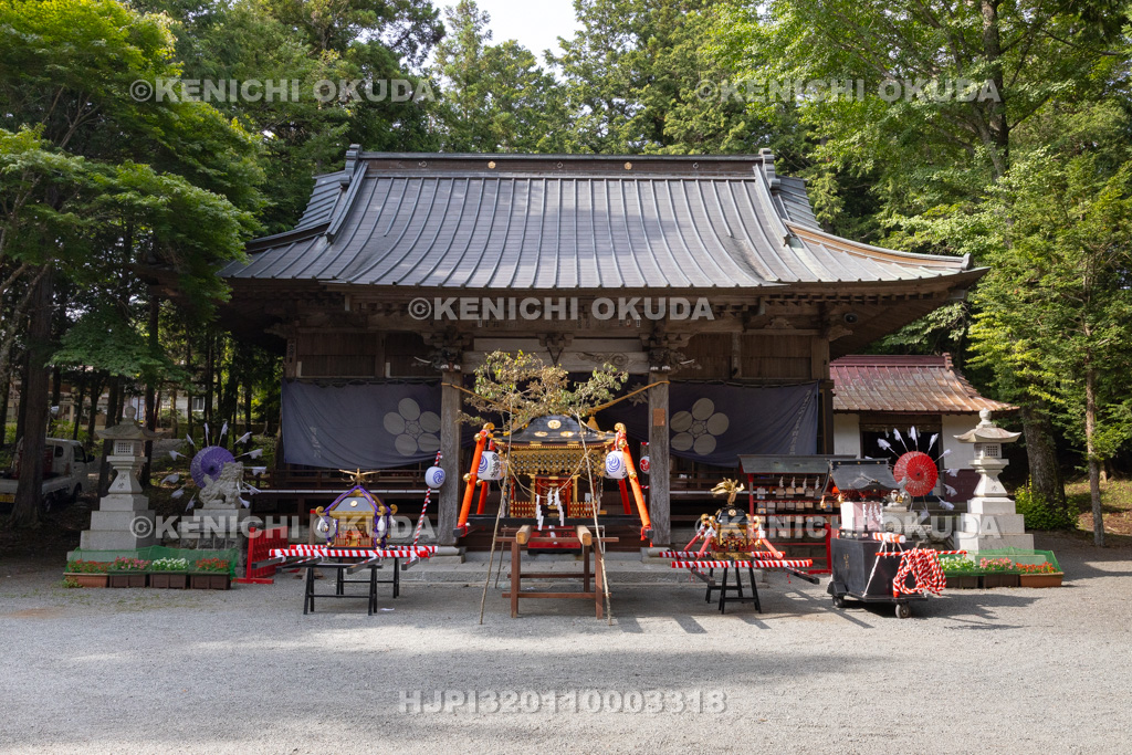 山梨県 平野天満宮 天王祭 神輿と拝殿
