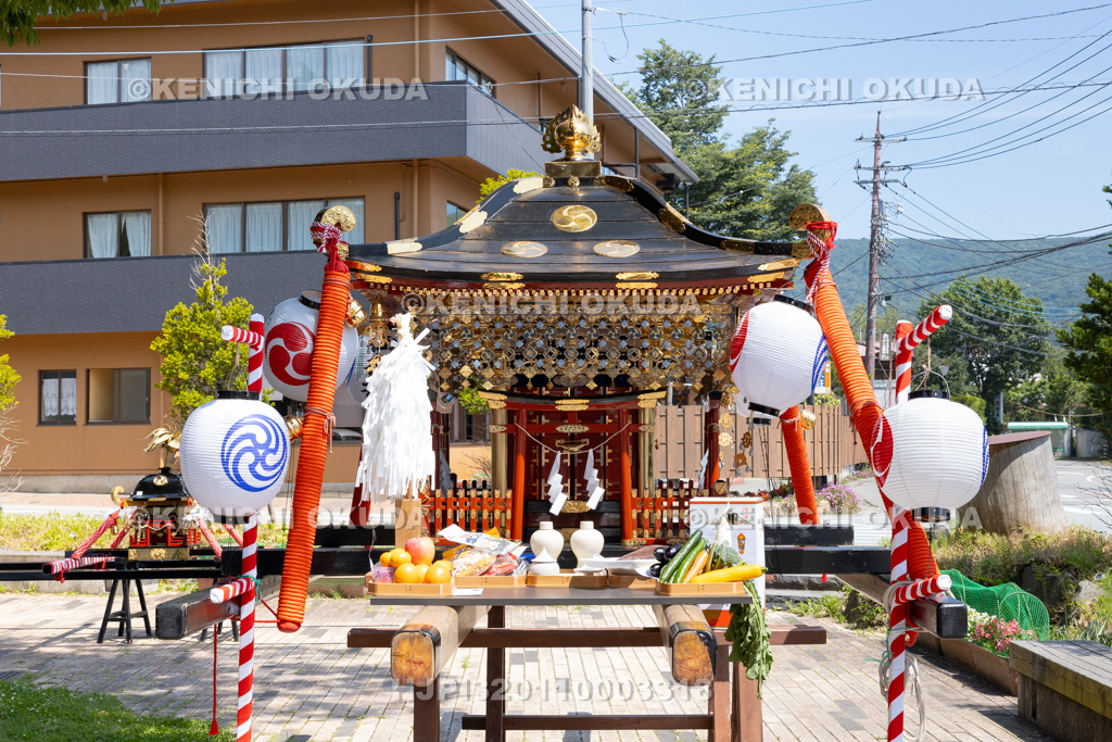 山梨県　平野天満宮　天王祭　御旅所に奉安された神輿