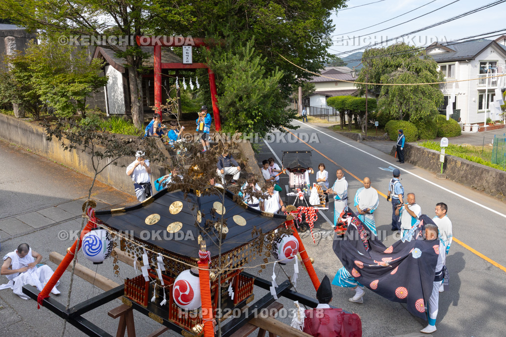 山梨県　平野天満宮　天王祭　天岩戸神楽奉納（石割神社前）