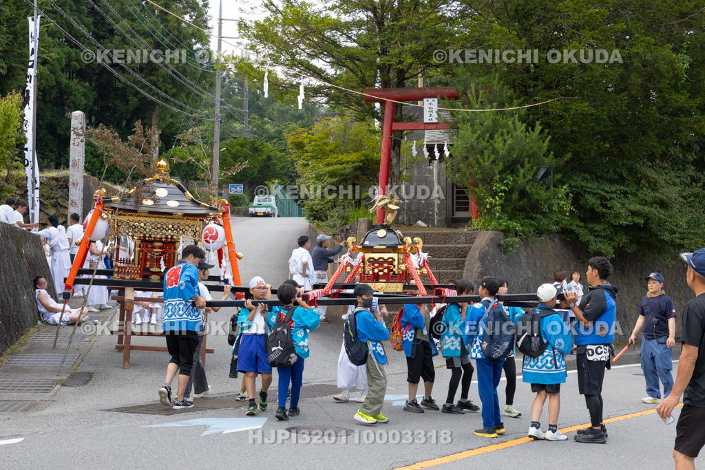 山梨県　平野天満宮　天王祭　子供神輿　発輿（石割神社前）