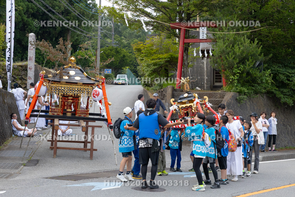 山梨県 平野天満宮 天王祭 子供神輿 発輿(石割神社前)